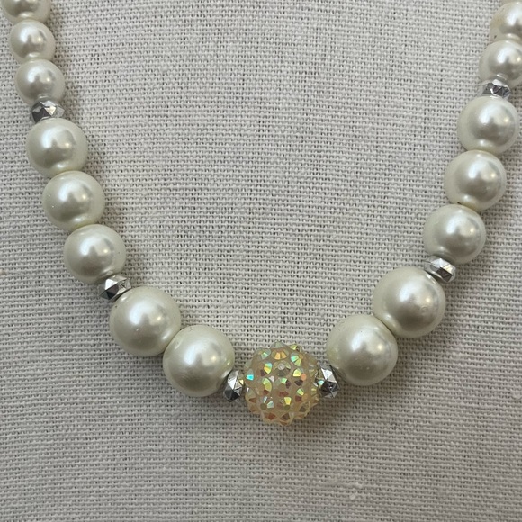 ✨ Vintage Faux Pearl Necklace - Picture 4 of 5